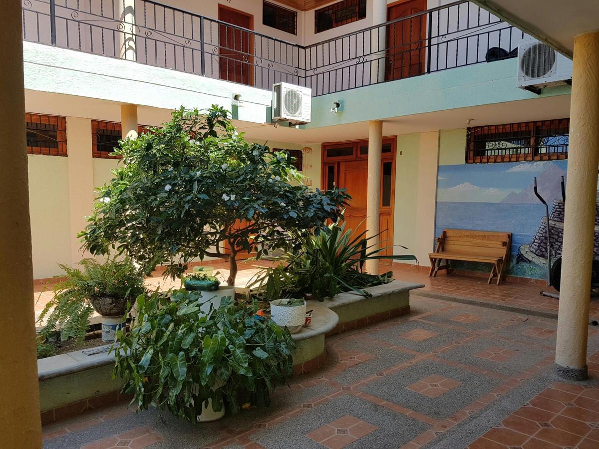 Hostal Dumbira ตากังกา ภายนอก รูปภาพ